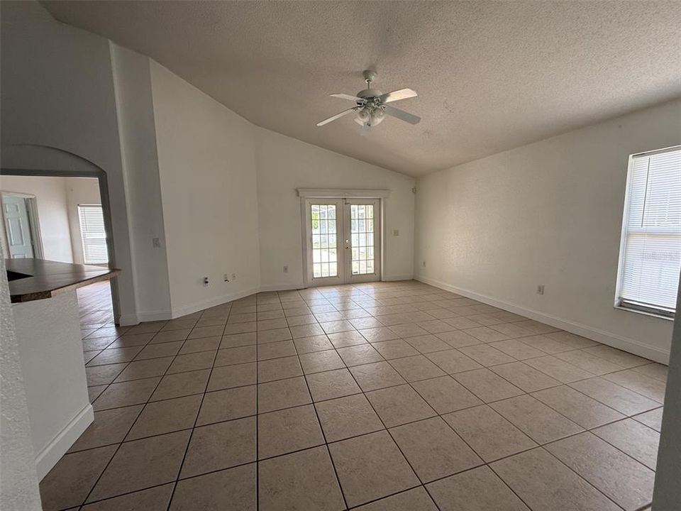 For Rent: $2,000 (3 beds, 2 baths, 1709 Square Feet)