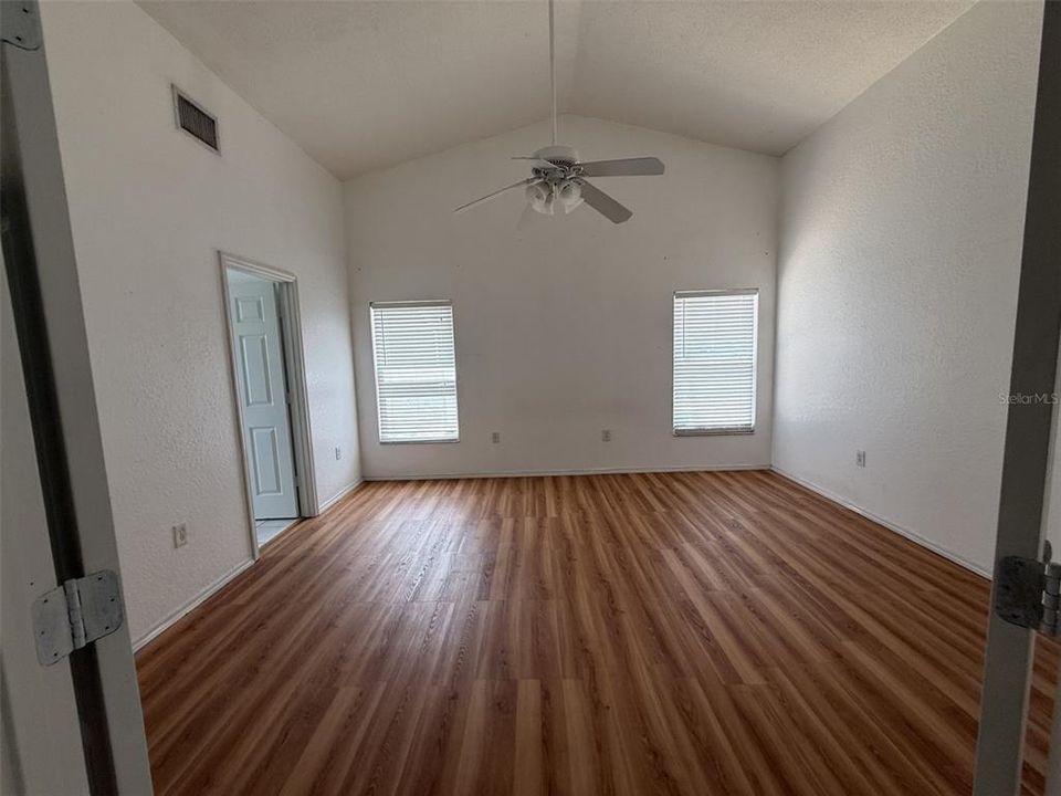 For Rent: $2,000 (3 beds, 2 baths, 1709 Square Feet)