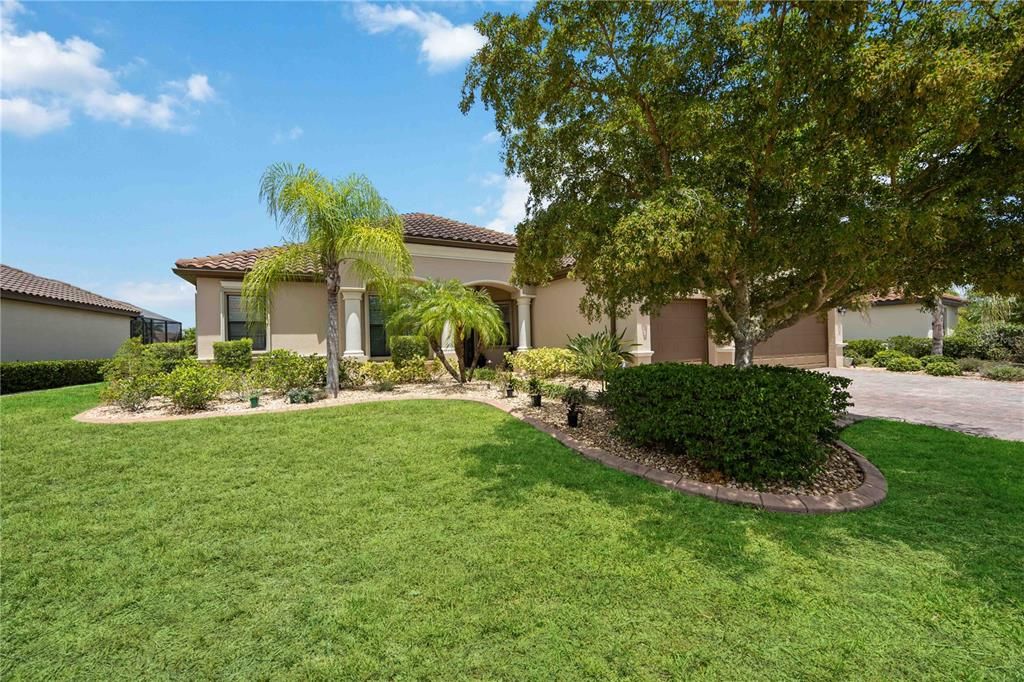 For Sale: $715,000 (4 beds, 2 baths, 2358 Square Feet)