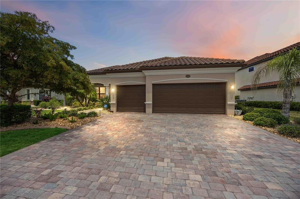 For Sale: $715,000 (4 beds, 2 baths, 2358 Square Feet)