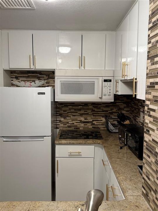 For Sale: $252,000 (2 beds, 2 baths, 583 Square Feet)