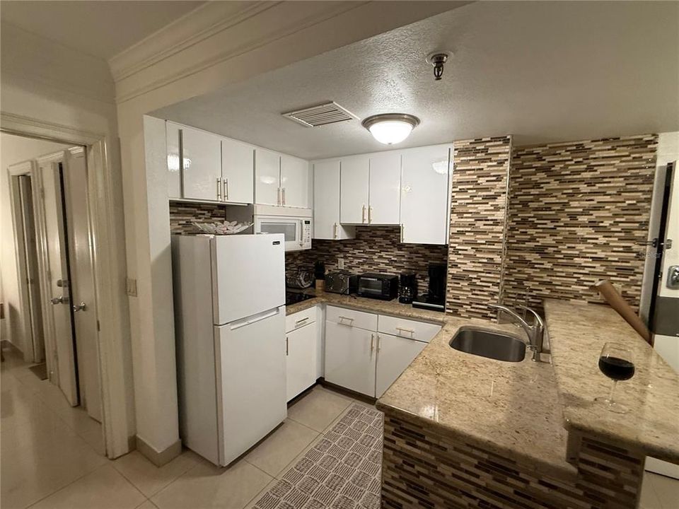 For Sale: $252,000 (2 beds, 2 baths, 583 Square Feet)