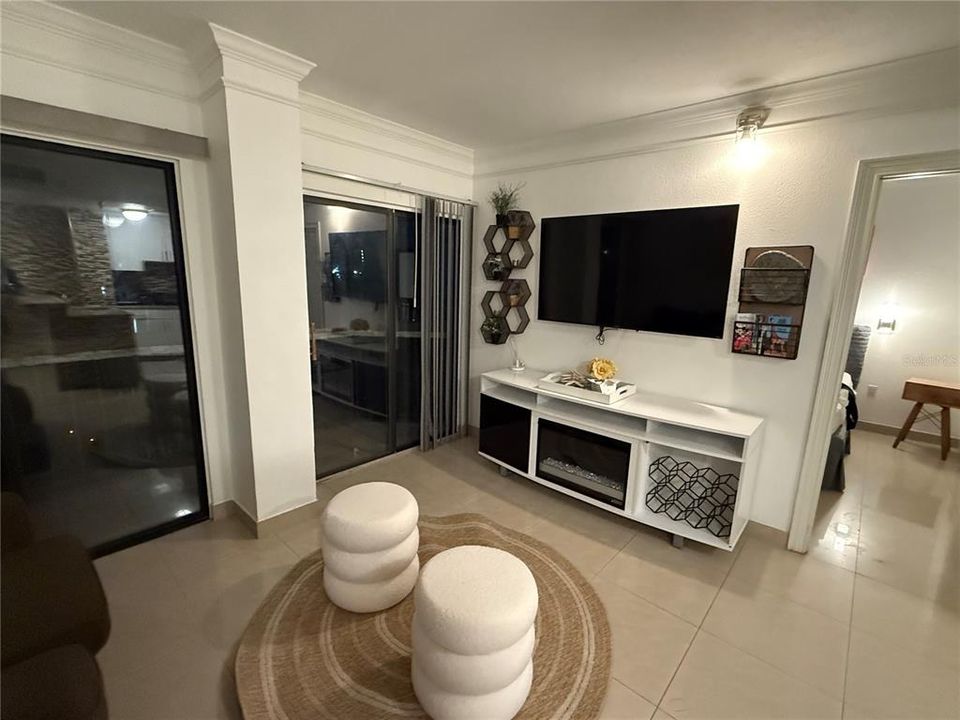 For Sale: $252,000 (2 beds, 2 baths, 583 Square Feet)