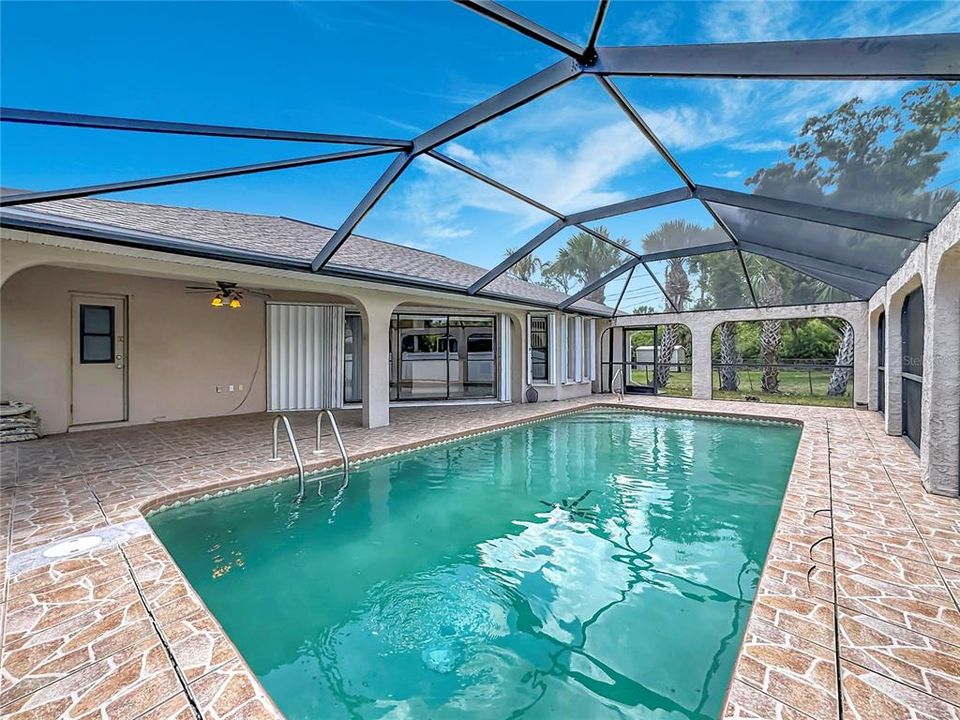 For Sale: $249,900 (3 beds, 2 baths, 1458 Square Feet)