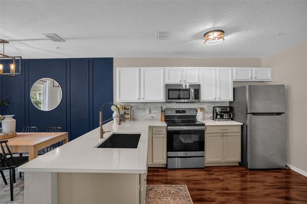 En Venta: $304,999 (2 camas, 2 baños, 1275 Pies cuadrados)