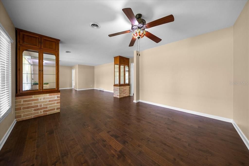 For Sale: $850,000 (3 beds, 2 baths, 2362 Square Feet)