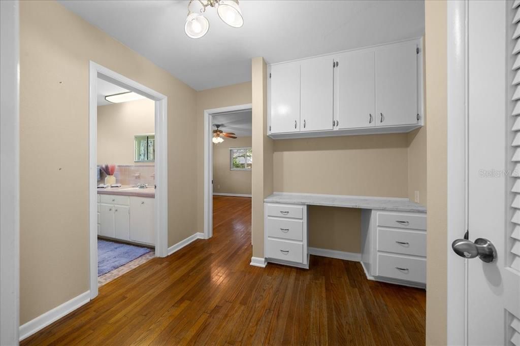 For Sale: $850,000 (3 beds, 2 baths, 2362 Square Feet)