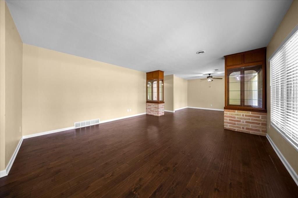 For Sale: $850,000 (3 beds, 2 baths, 2362 Square Feet)