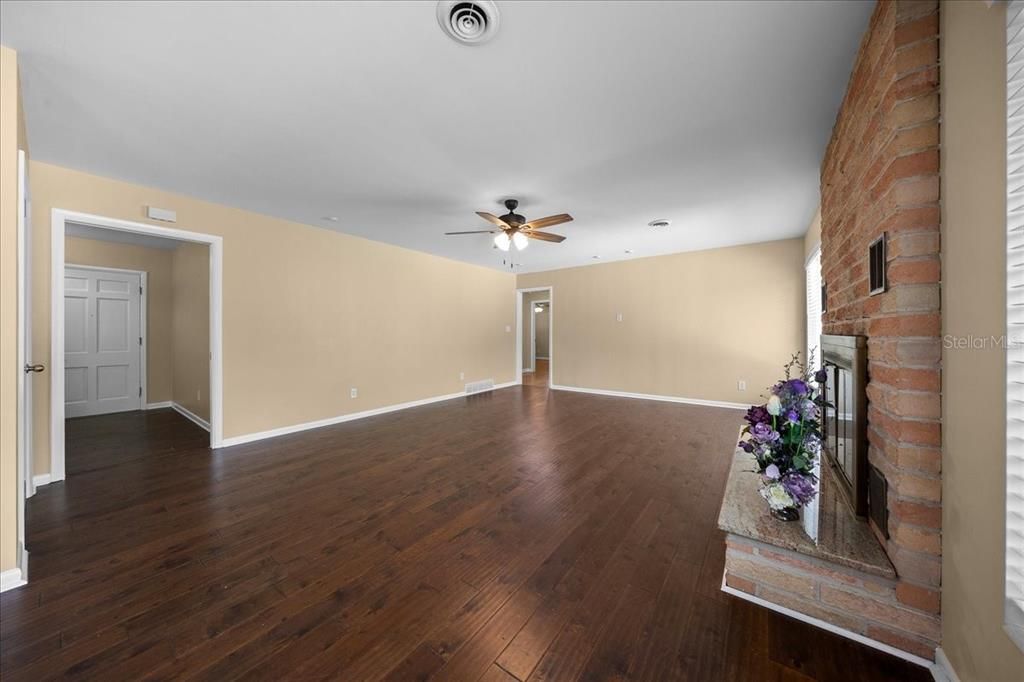 For Sale: $850,000 (3 beds, 2 baths, 2362 Square Feet)