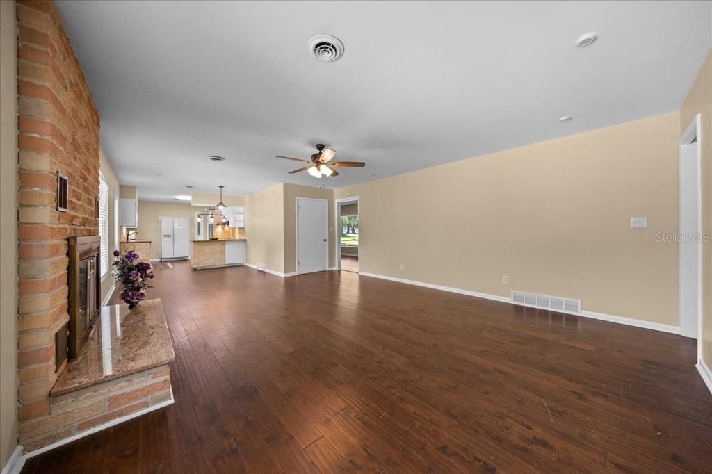 For Sale: $850,000 (3 beds, 2 baths, 2362 Square Feet)