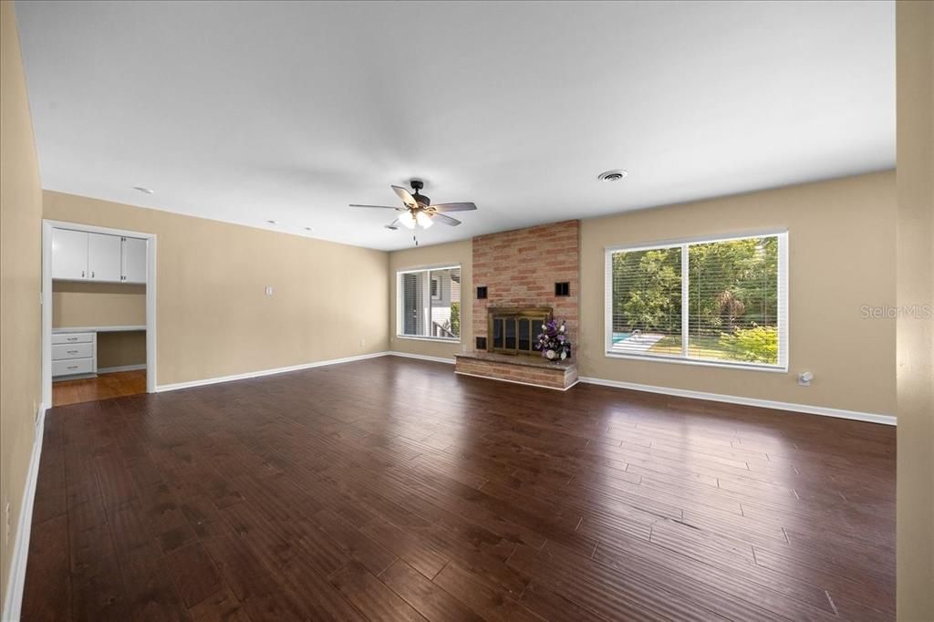 For Sale: $850,000 (3 beds, 2 baths, 2362 Square Feet)