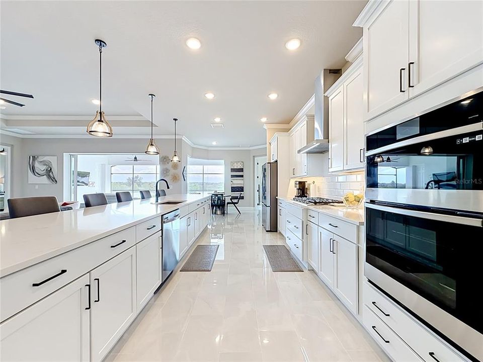 For Sale: $1,050,000 (3 beds, 3 baths, 2728 Square Feet)
