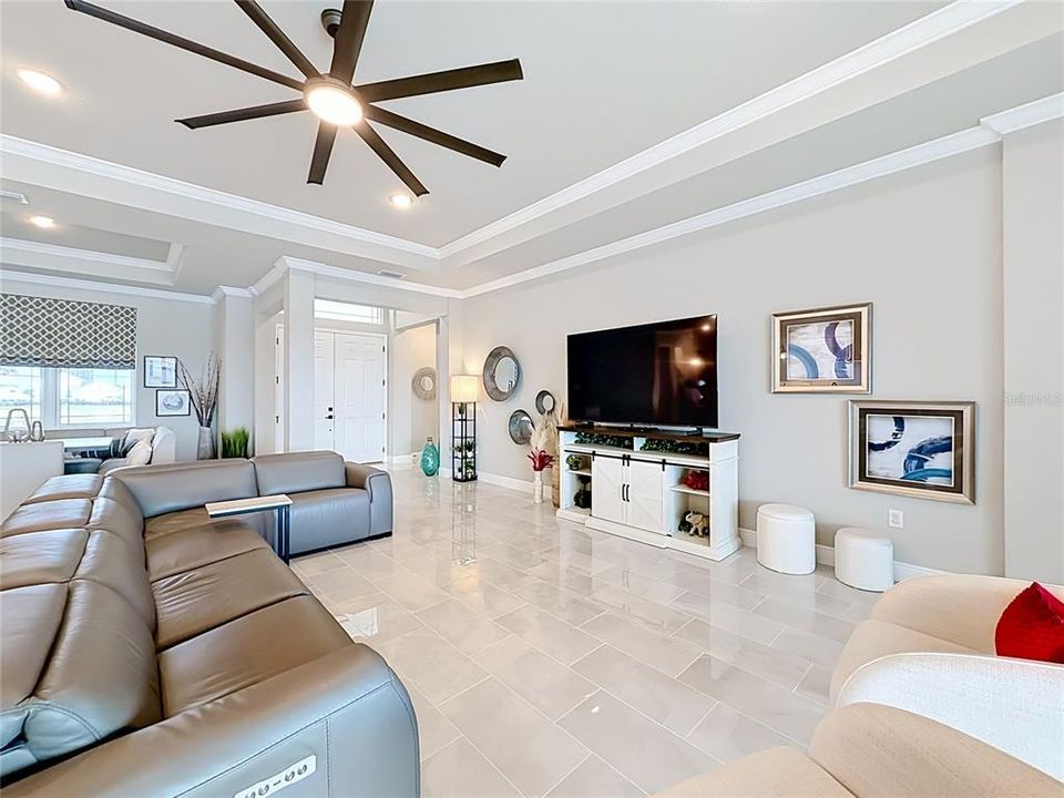For Sale: $1,050,000 (3 beds, 3 baths, 2728 Square Feet)