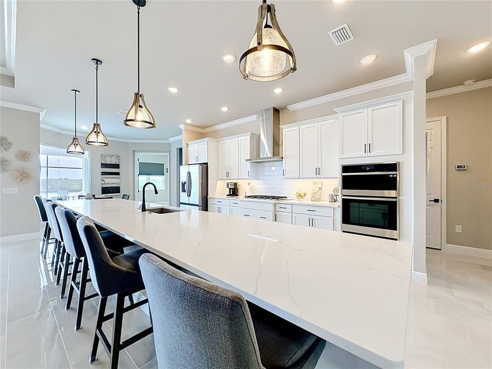 For Sale: $1,050,000 (3 beds, 3 baths, 2728 Square Feet)