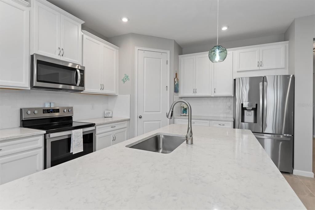 For Sale: $474,700 (3 beds, 2 baths, 2098 Square Feet)