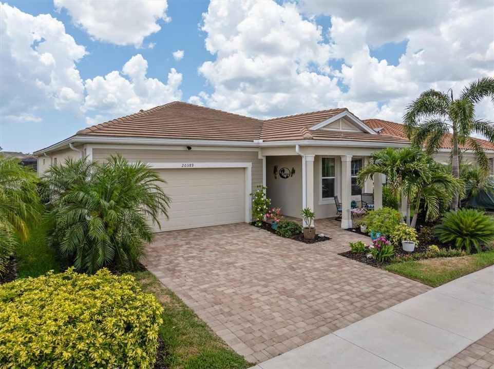 For Sale: $474,700 (3 beds, 2 baths, 2098 Square Feet)
