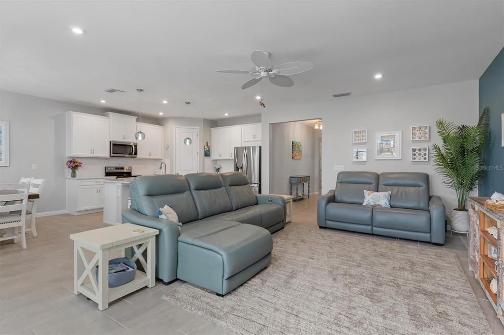 For Sale: $474,700 (3 beds, 2 baths, 2098 Square Feet)
