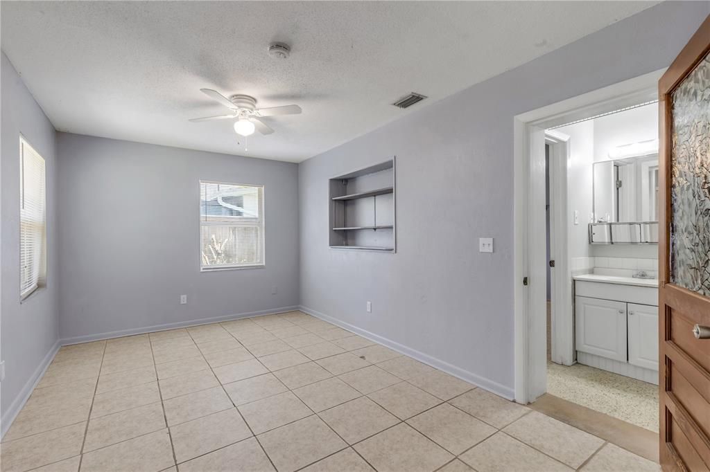 Activo con contrato: $235,000 (3 camas, 1 baños, 1478 Pies cuadrados)