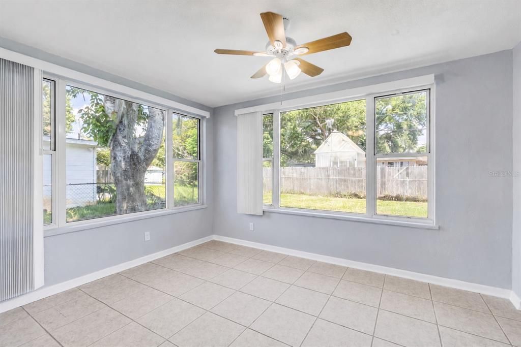 Activo con contrato: $235,000 (3 camas, 1 baños, 1478 Pies cuadrados)