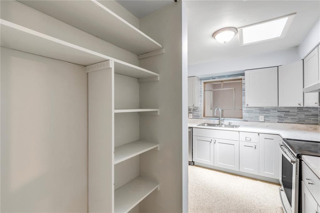 Activo con contrato: $235,000 (3 camas, 1 baños, 1478 Pies cuadrados)