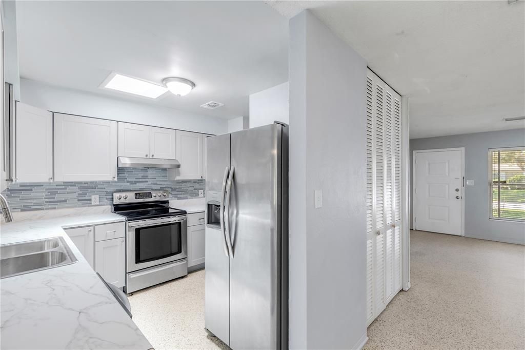 Activo con contrato: $235,000 (3 camas, 1 baños, 1478 Pies cuadrados)