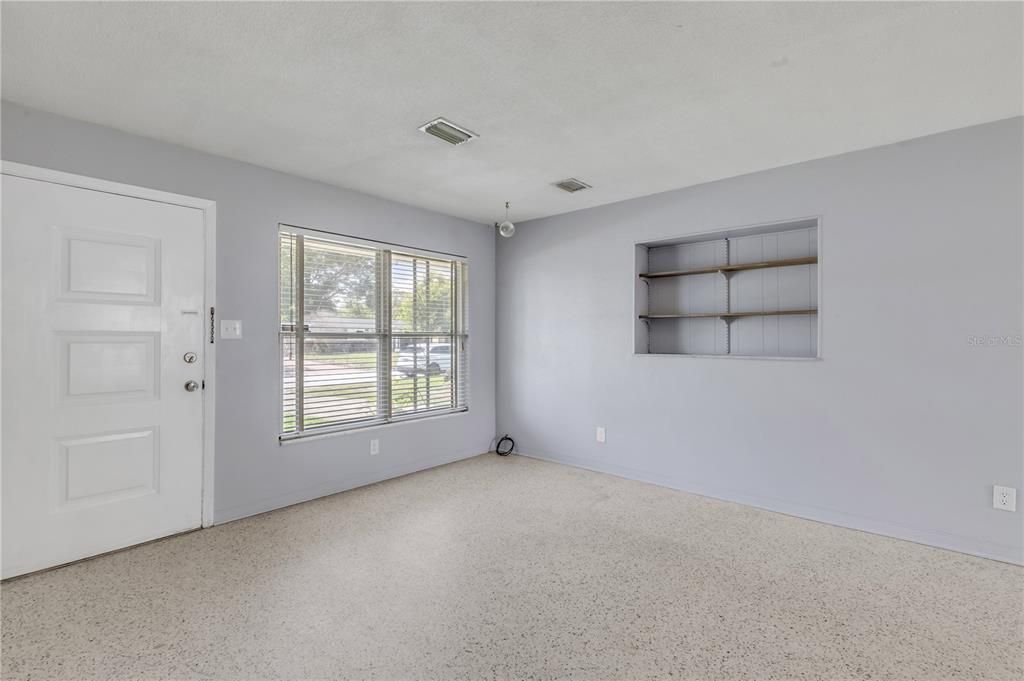 Activo con contrato: $235,000 (3 camas, 1 baños, 1478 Pies cuadrados)