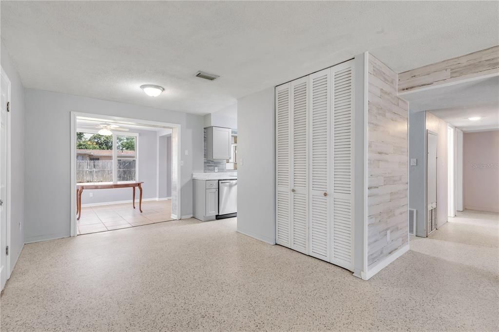 Activo con contrato: $235,000 (3 camas, 1 baños, 1478 Pies cuadrados)