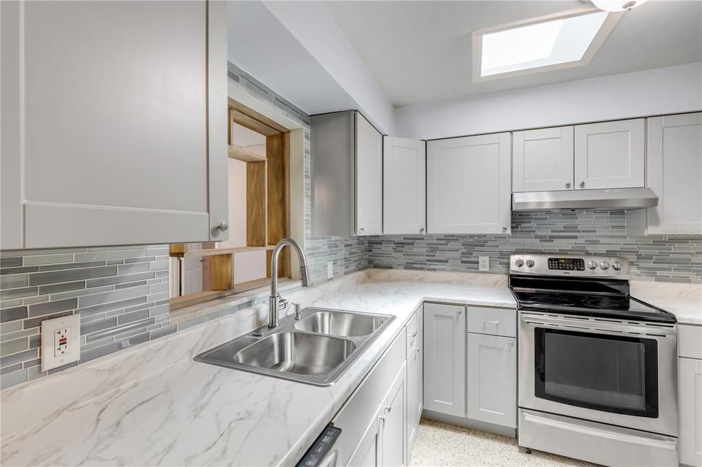 Activo con contrato: $235,000 (3 camas, 1 baños, 1478 Pies cuadrados)