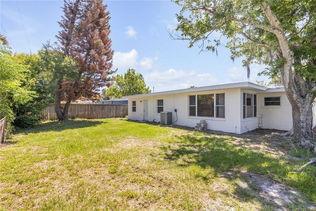 Activo con contrato: $235,000 (3 camas, 1 baños, 1478 Pies cuadrados)