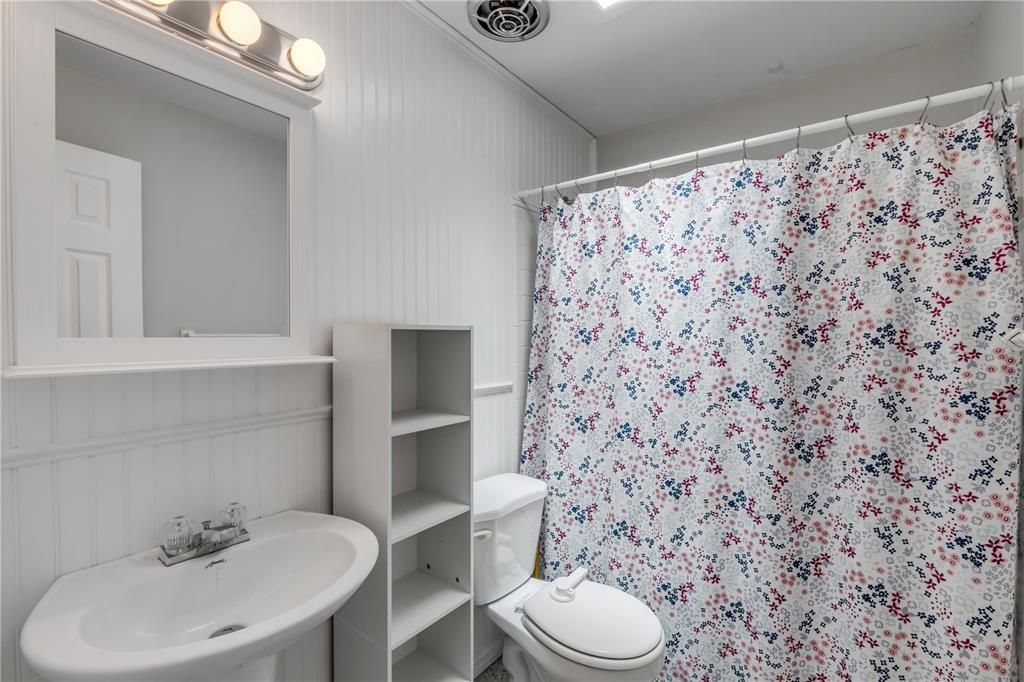Activo con contrato: $235,000 (3 camas, 1 baños, 1478 Pies cuadrados)
