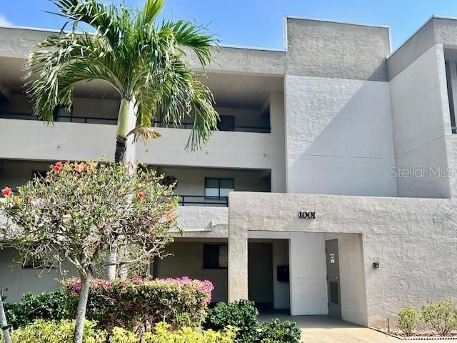 For Rent: $1,600 (2 beds, 2 baths, 1365 Square Feet)