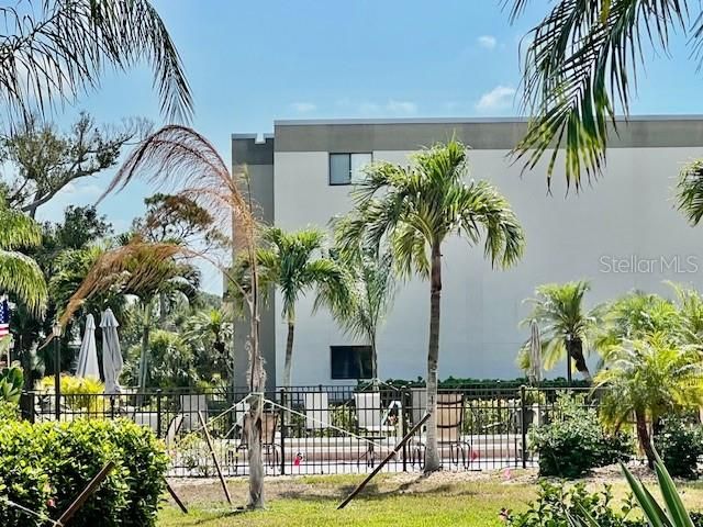 For Rent: $1,600 (2 beds, 2 baths, 1365 Square Feet)