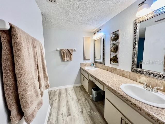 For Rent: $1,600 (2 beds, 2 baths, 1365 Square Feet)