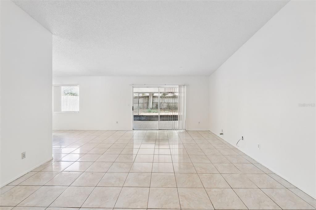 Activo con contrato: $275,000 (3 camas, 2 baños, 1380 Pies cuadrados)