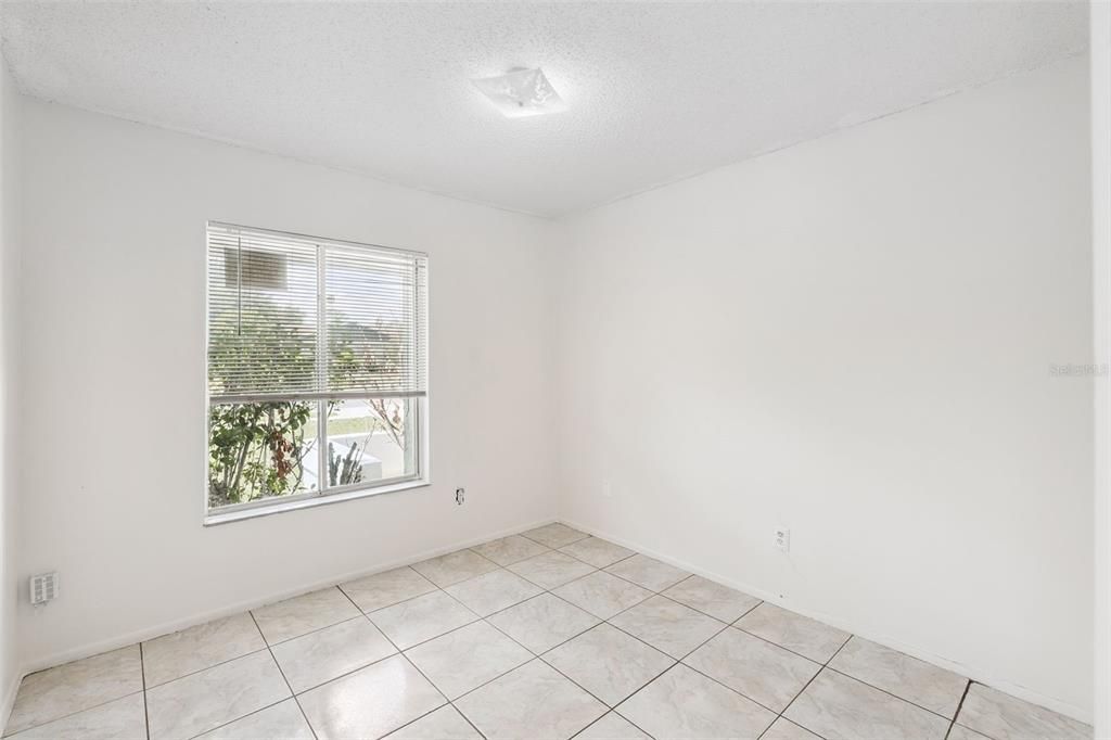 Activo con contrato: $275,000 (3 camas, 2 baños, 1380 Pies cuadrados)