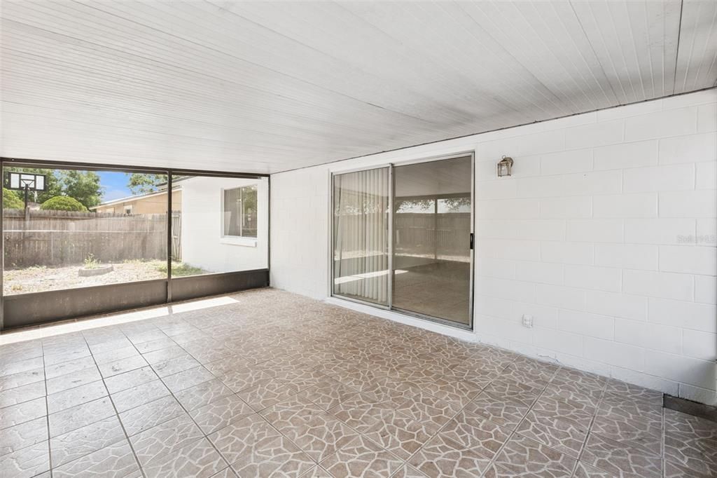 Activo con contrato: $275,000 (3 camas, 2 baños, 1380 Pies cuadrados)
