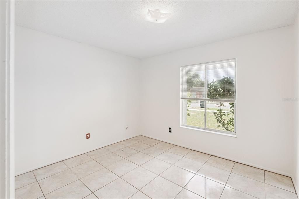 Activo con contrato: $275,000 (3 camas, 2 baños, 1380 Pies cuadrados)