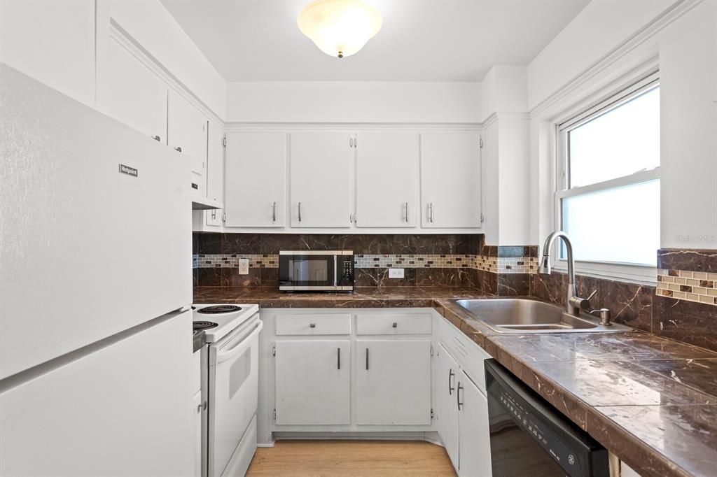 На продажу: $149,000 (1 спален, 1 ванн, 660 Квадратных фут)