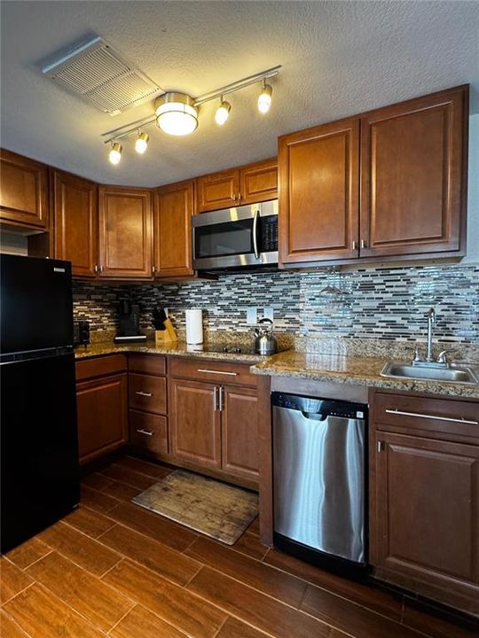 For Sale: $259,000 (2 beds, 2 baths, 578 Square Feet)