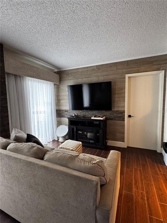 For Sale: $259,000 (2 beds, 2 baths, 578 Square Feet)