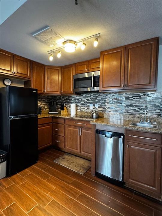 For Sale: $259,000 (2 beds, 2 baths, 578 Square Feet)
