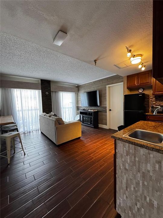 For Sale: $259,000 (2 beds, 2 baths, 578 Square Feet)