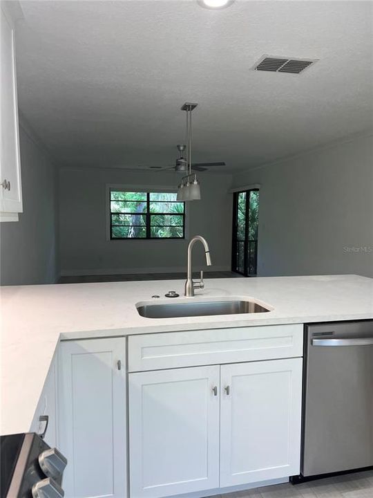 En Venta: $298,000 (2 camas, 2 baños, 1120 Pies cuadrados)