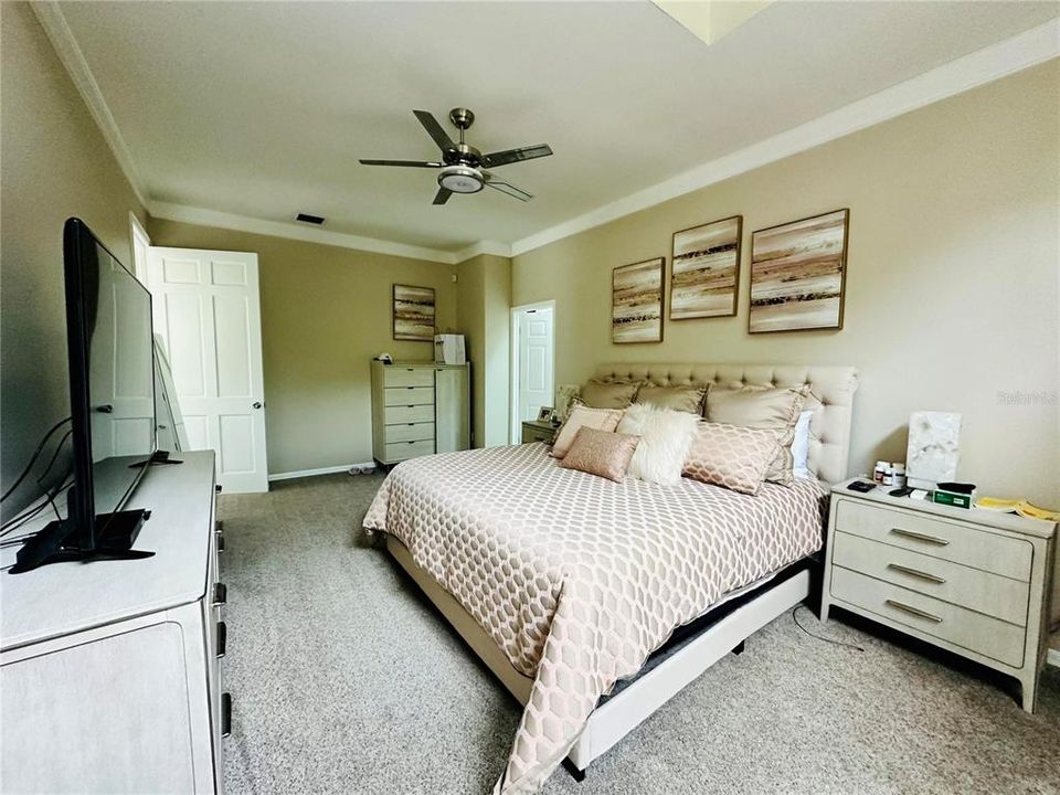 For Rent: $5,500 (3 beds, 2 baths, 1940 Square Feet)