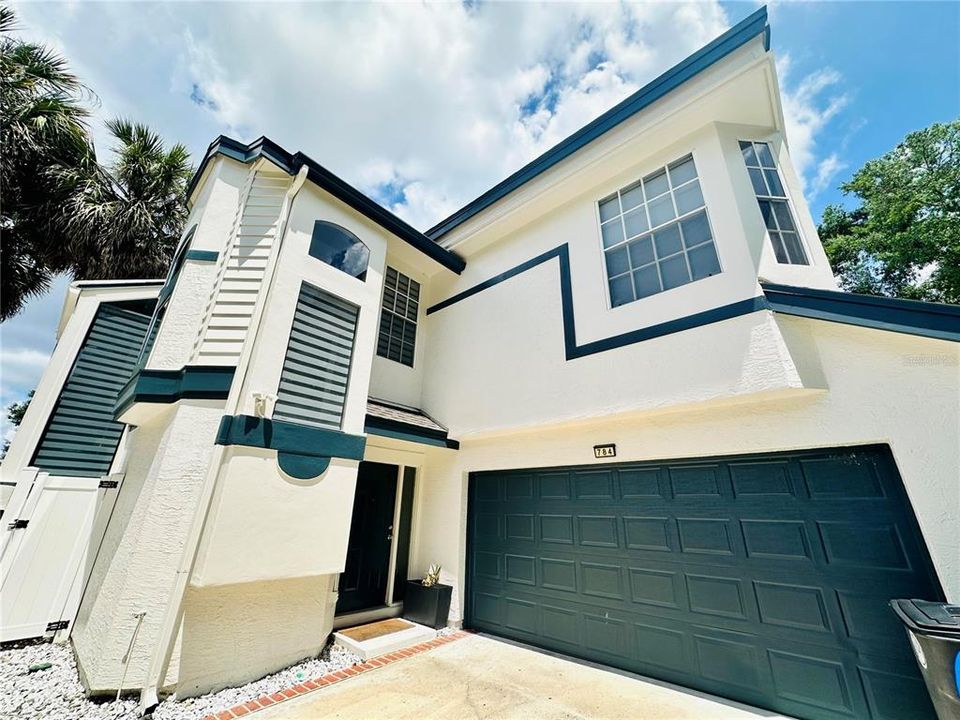 For Rent: $5,500 (3 beds, 2 baths, 1940 Square Feet)
