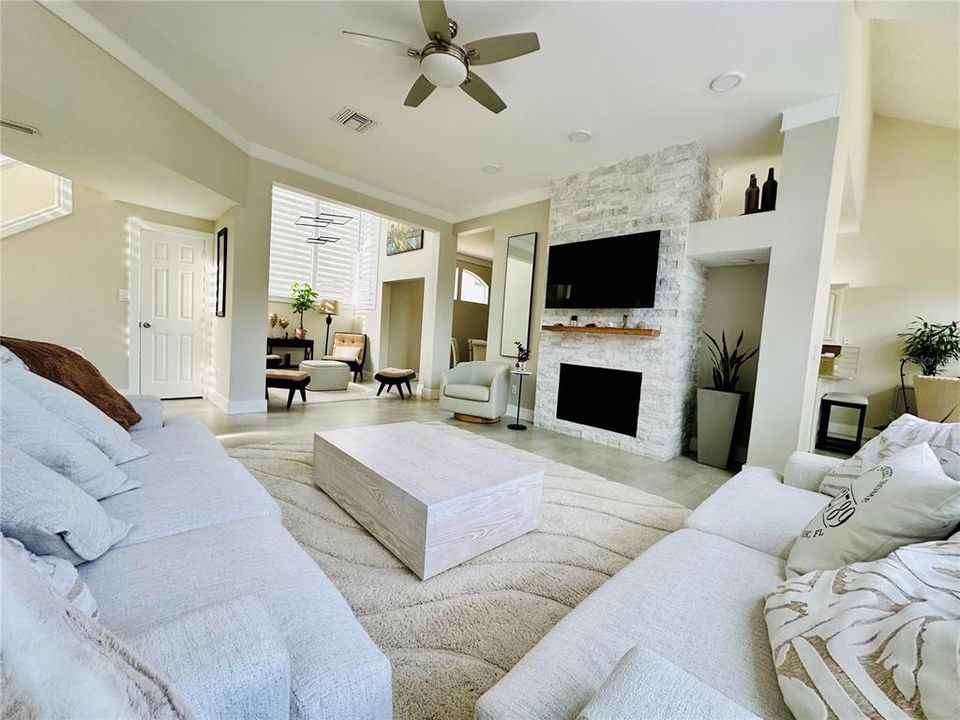 For Rent: $5,500 (3 beds, 2 baths, 1940 Square Feet)