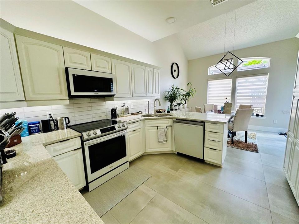 For Rent: $5,500 (3 beds, 2 baths, 1940 Square Feet)
