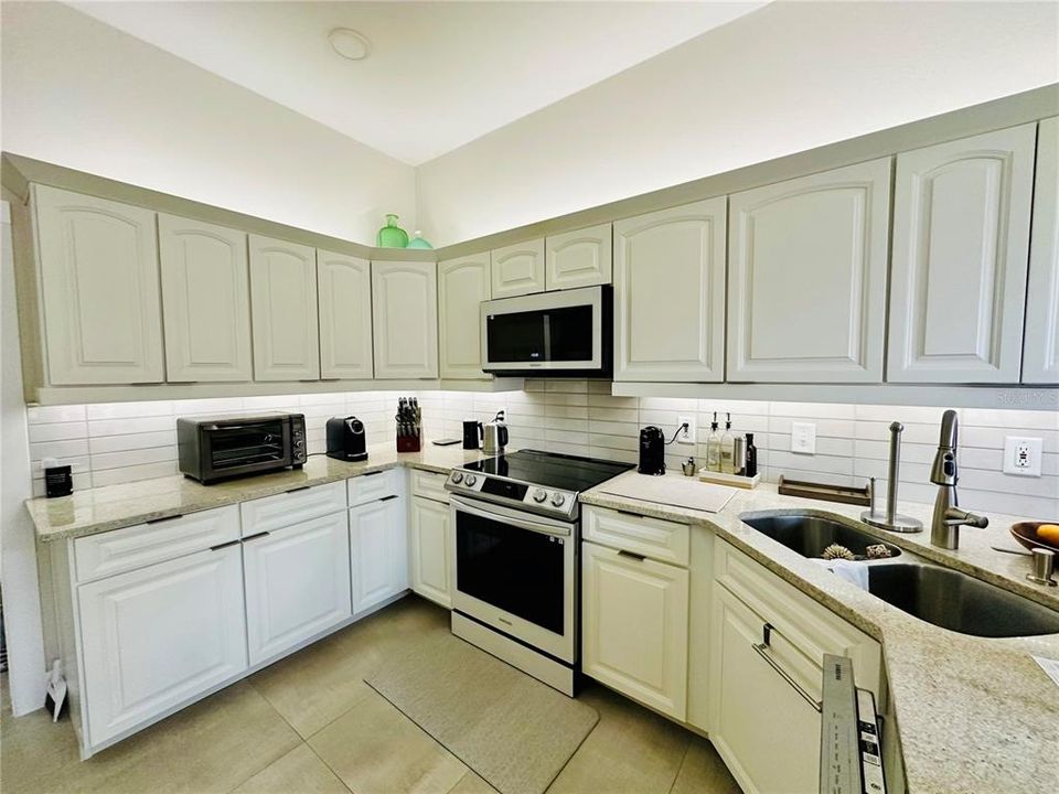 For Rent: $5,500 (3 beds, 2 baths, 1940 Square Feet)