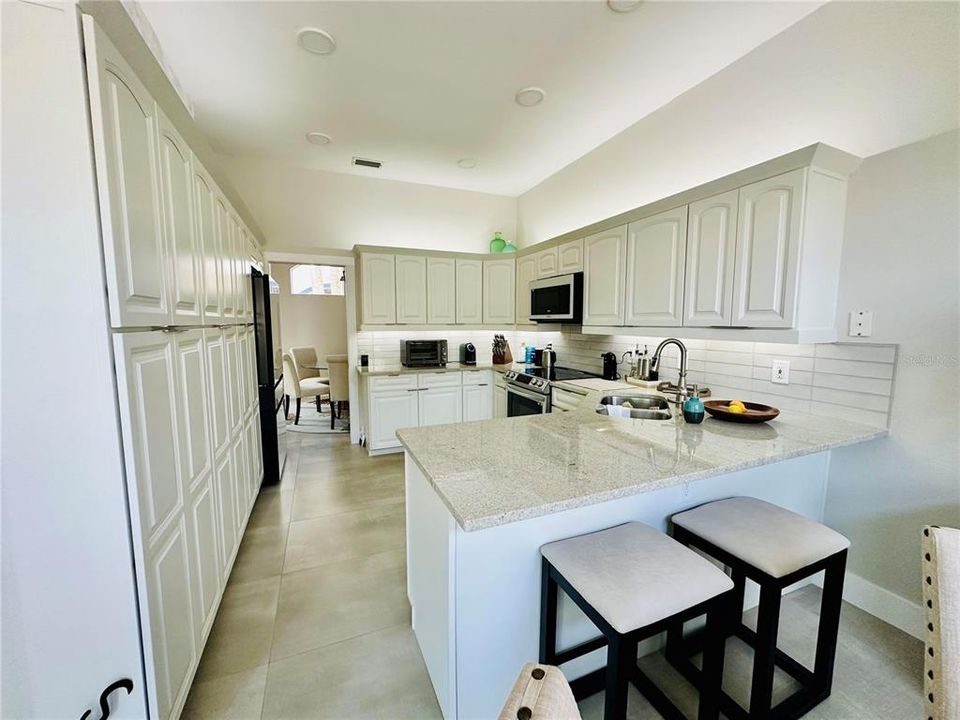 For Rent: $5,500 (3 beds, 2 baths, 1940 Square Feet)