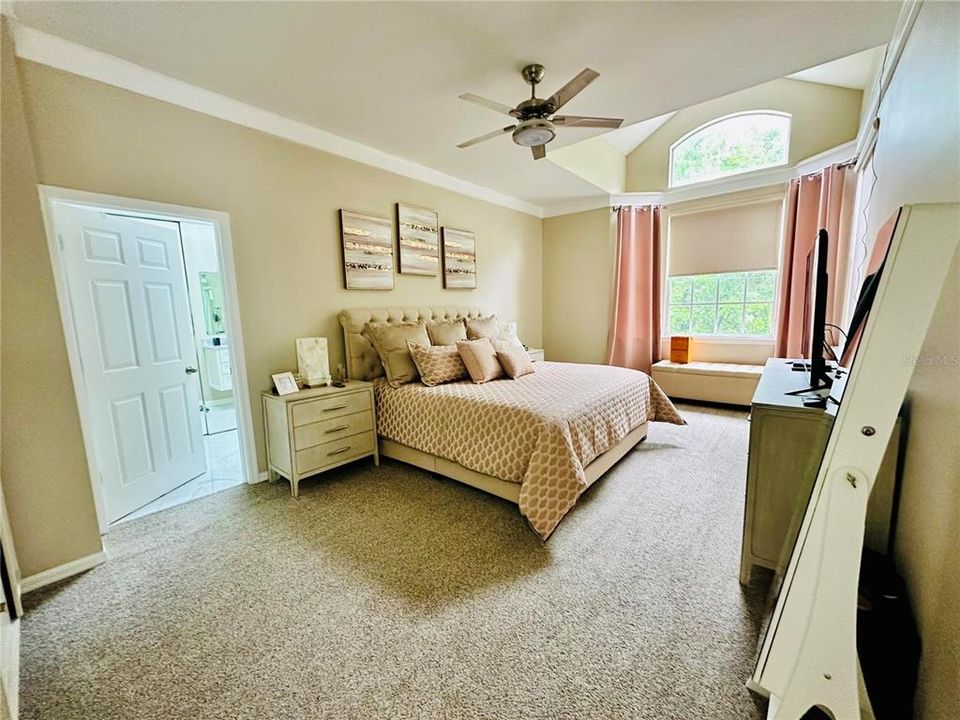 For Rent: $5,500 (3 beds, 2 baths, 1940 Square Feet)
